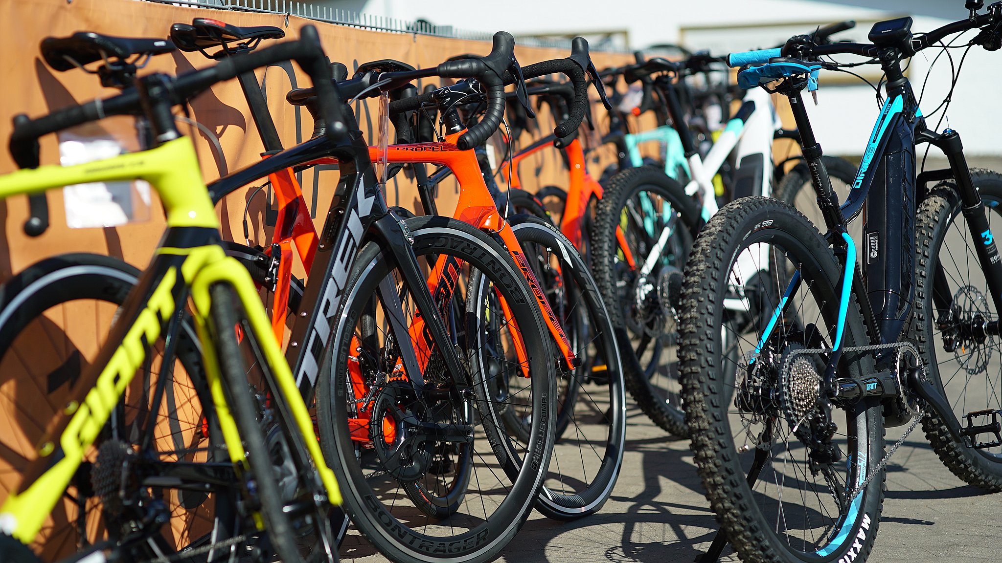 Cykeltyve slår til Racercykler 500.000 kroner stjålet i Silkeborg | TV MIDTVEST