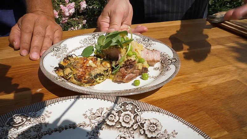 Mad med Mads og David - Ostesalat og gratineret kål-soufflè - Mad med ...