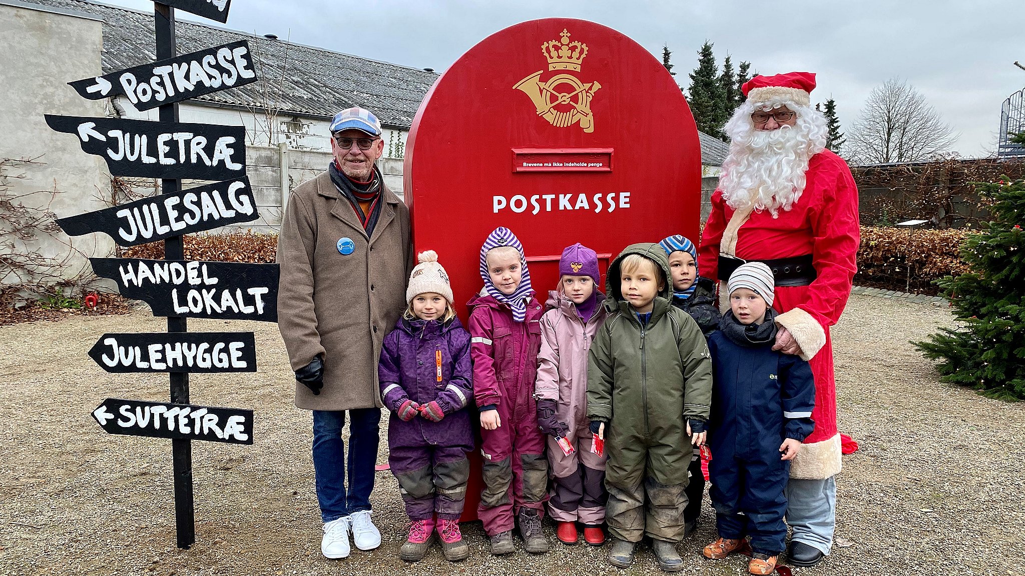 Julemandens postkasse i Vildbjerg: - Vi trænger til noget ekstra december | TV MIDTVEST