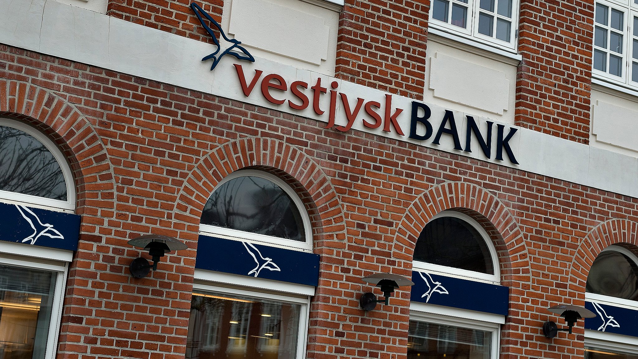 Vestjysk Bank Fyrer 20 Medarbejdere Det Er Desvaerre Nodvendigt Tv Midtvest