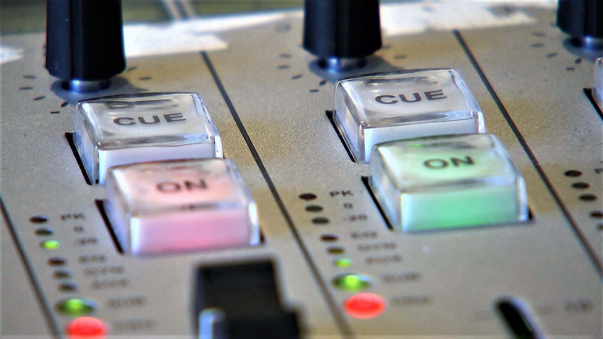 Dansktop hitter: Radio populær i hele landet med sin musik | TV MIDTVEST