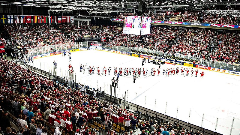 Danmark overvejer at byde på værtskabet for ishockey-VM for talenter, rapporterer TV MIDTVEST.