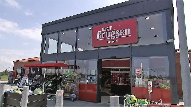 Tyve kom gennem taget: Fjernede tagsten og skar op i Brugs TV MIDTVEST