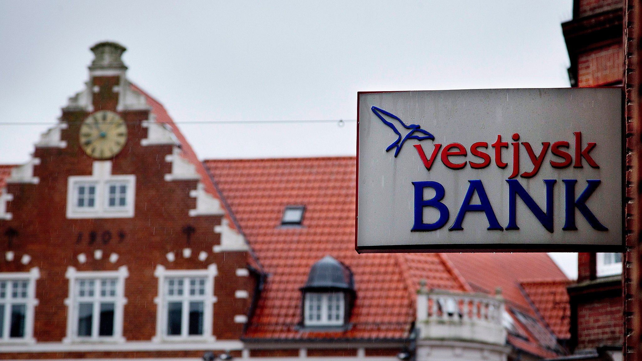 Vestjysk Bank Med Overskud Pa 303 Millioner Men Usikkerhed Pa Krisen Giver Flere Overtraek Tv Midtvest