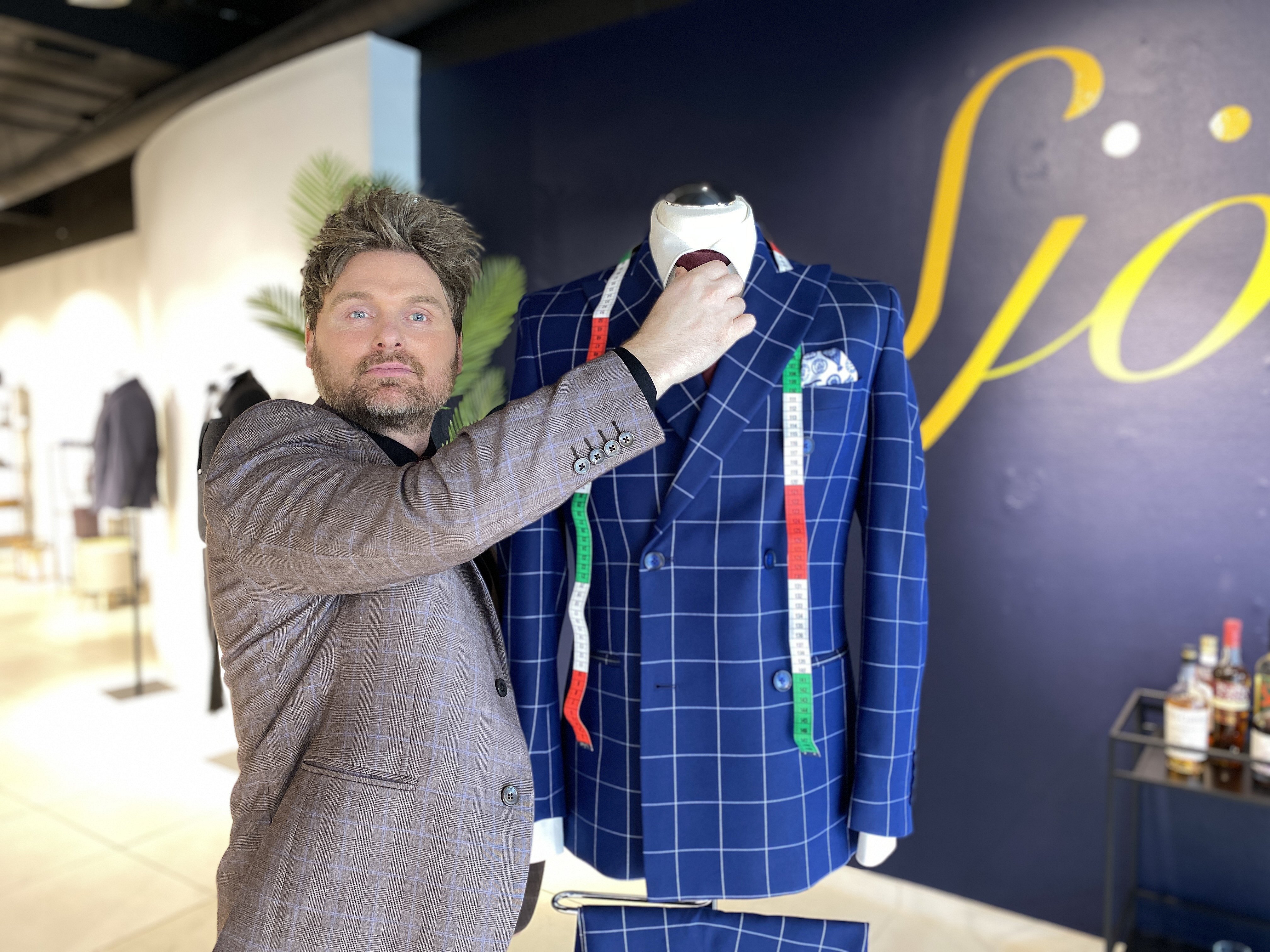 Ny tøjbutik til den moderne mand: betjening og perfekt pasform | TV MIDTVEST