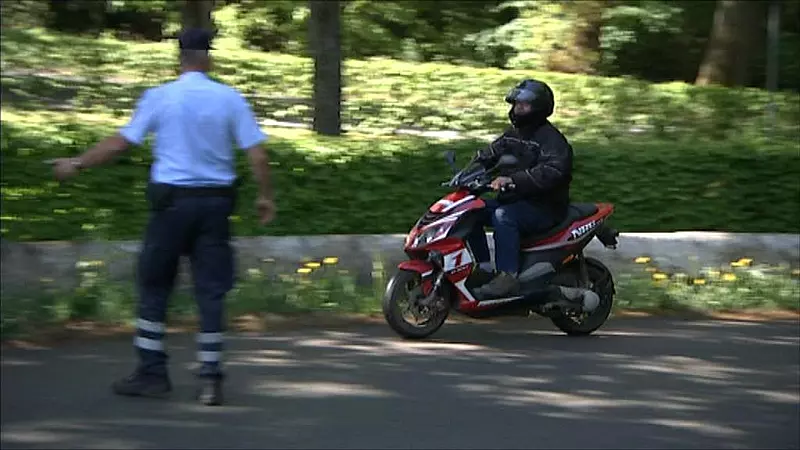 Junction pedal pie Politiet tjekker knallerter og cykler | TV MIDTVEST