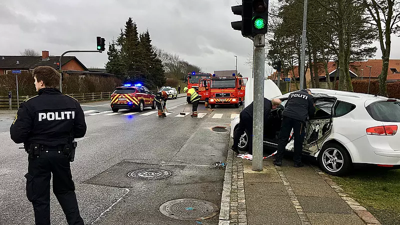 Bus Og Personbil I Ulykke | TV MIDTVEST