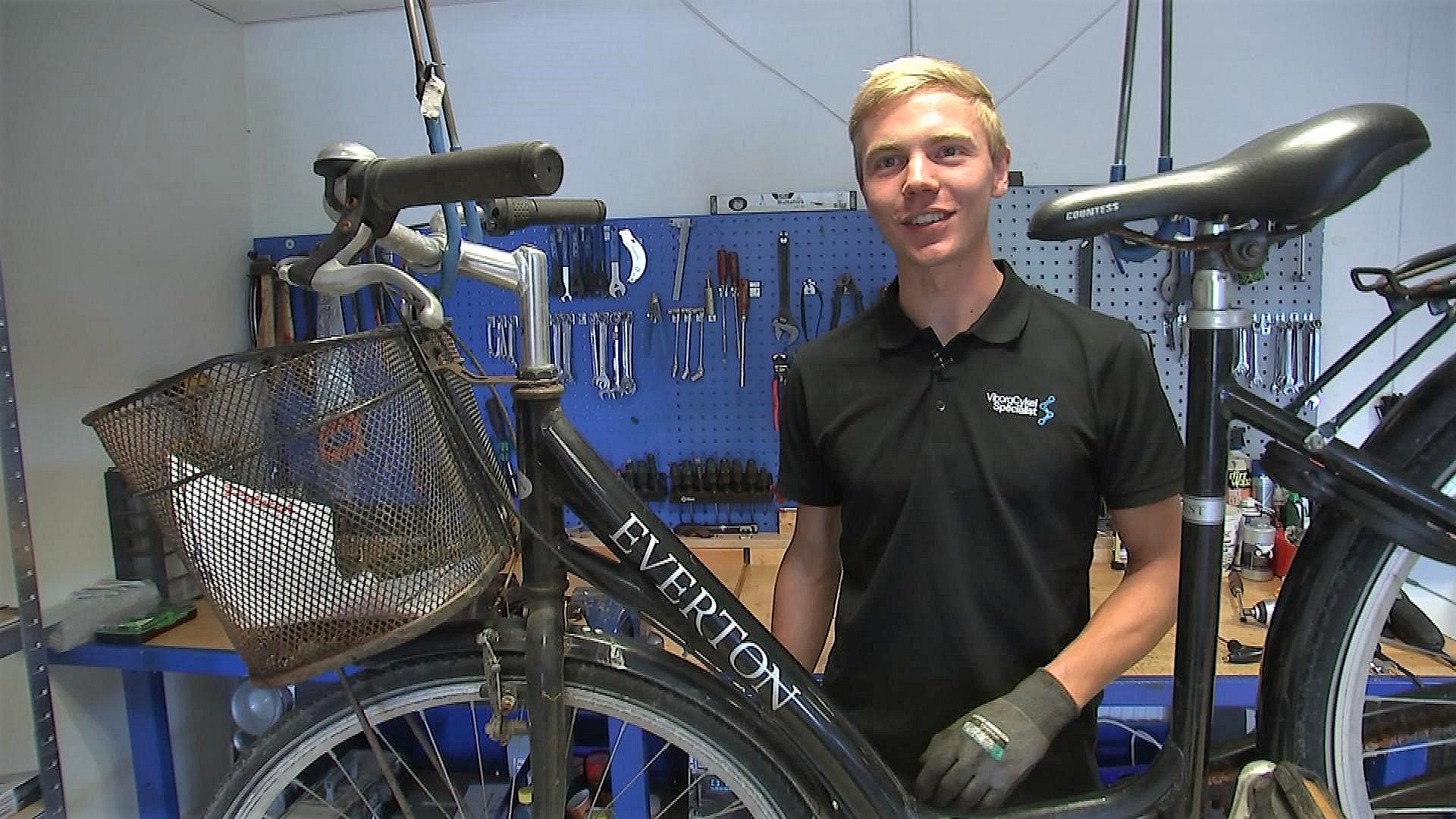 Tjen følelse Få 20-årig har fået forretning ud af at give gamle cykler nyt liv | TV MIDTVEST