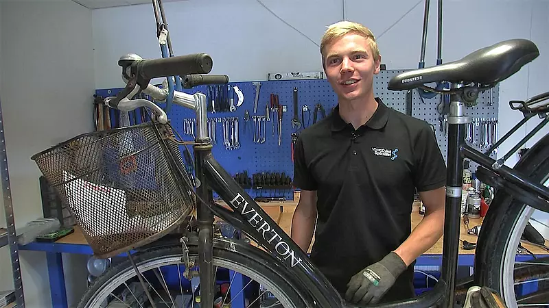 desinficere Ondartet tumor Ulv i fåretøj 20-årig har fået forretning ud af at give gamle cykler nyt liv | TV MIDTVEST