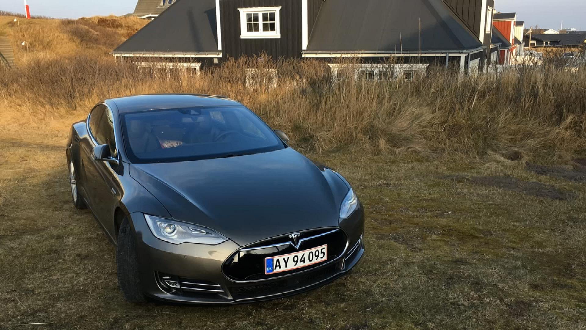 Tesla-ejer glemte sporingsudstyr TV