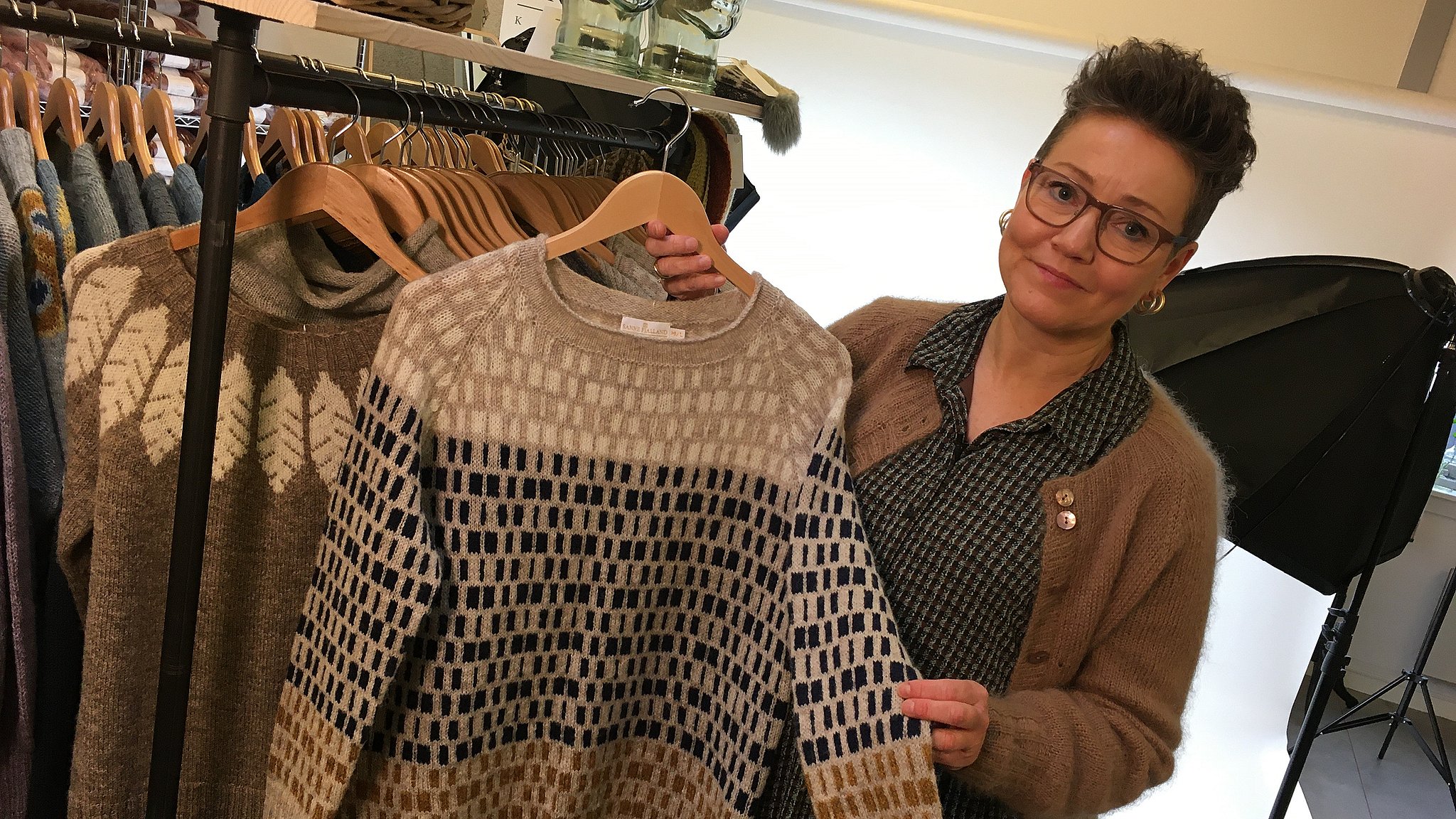 Sweater med det – nu lever Sanne af sin kreativitet | TV MIDTVEST